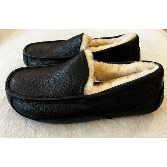 UGG Ascot Mens Pebble Black Leather Sheepskin Slipper Size 9 US New in Box Shoe